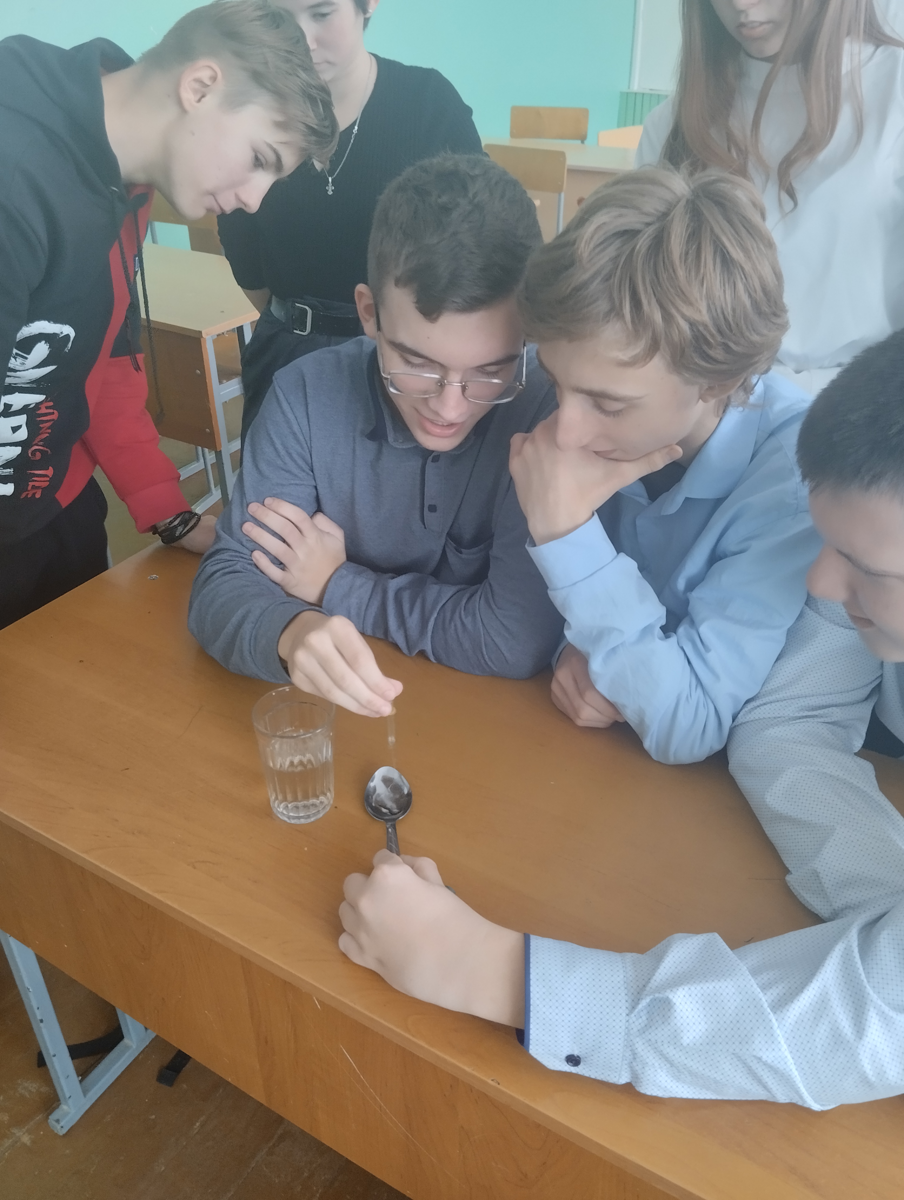 Физика в задачах и экспериментах.